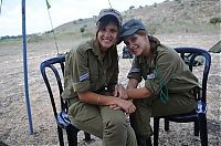 People & Humanity: army girls of israeli defense forces