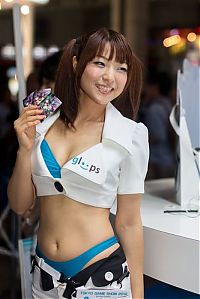 People & Humanity: Tokyo Game Show 2012 girl