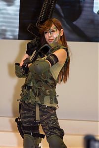 People & Humanity: Tokyo Game Show 2012 girl