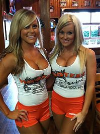 People & Humanity: hooters restaurant girls