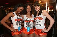 People & Humanity: hooters restaurant girls