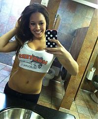 People & Humanity: hooters restaurant girls