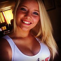 People & Humanity: hooters restaurant girls