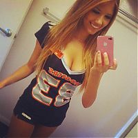 People & Humanity: hooters restaurant girls