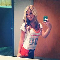 People & Humanity: hooters restaurant girls