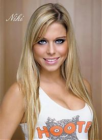 People & Humanity: hooters restaurant girls