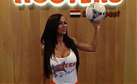 People & Humanity: hooters restaurant girls