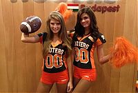 People & Humanity: hooters restaurant girls