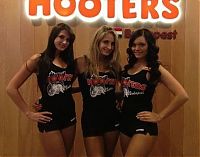 People & Humanity: hooters restaurant girls