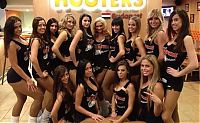 People & Humanity: hooters restaurant girls