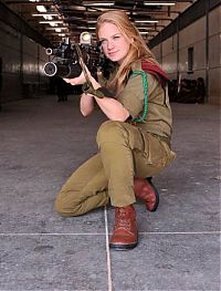 People & Humanity: army girls of israeli defense forces