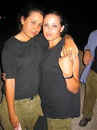 People & Humanity: army girls of israeli defense forces