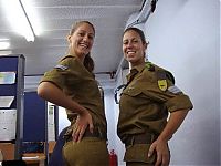 People & Humanity: army girls of israeli defense forces