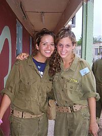 People & Humanity: army girls of israeli defense forces