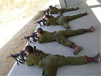 People & Humanity: army girls of israeli defense forces