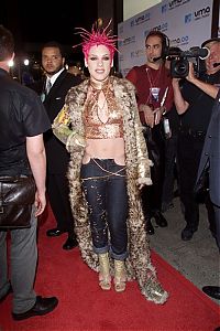 People & Humanity: 2000 MTV Video Music Award