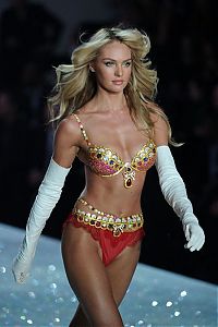 TopRq.com search results: 2013 Victoria's Secret Fashion show girl