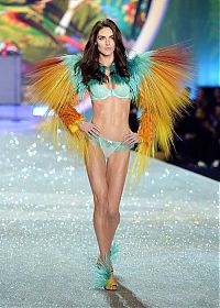 People & Humanity: 2013 Victoria's Secret Fashion show girl