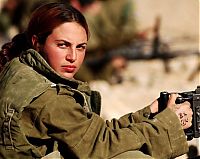 People & Humanity: army girls of israeli defense forces