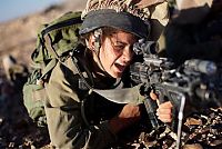 People & Humanity: army girls of israeli defense forces