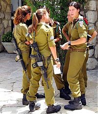 People & Humanity: army girls of israeli defense forces