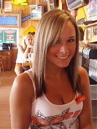 People & Humanity: hooters restaurant girls