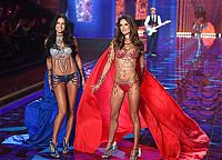 People & Humanity: 2014 Victoria's Secret Fashion show girl