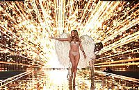 People & Humanity: 2014 Victoria's Secret Fashion show girl