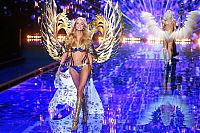 People & Humanity: 2014 Victoria's Secret Fashion show girl