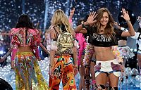 People & Humanity: 2014 Victoria's Secret Fashion show girl