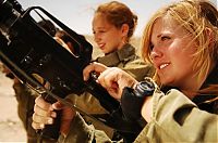 People & Humanity: army girls of israeli defense forces