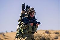 People & Humanity: army girls of israeli defense forces