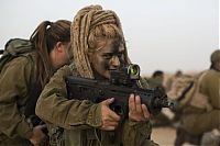 People & Humanity: army girls of israeli defense forces