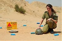 People & Humanity: army girls of israeli defense forces