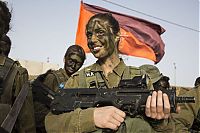 People & Humanity: army girls of israeli defense forces