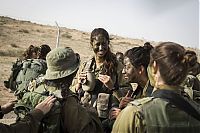 People & Humanity: army girls of israeli defense forces