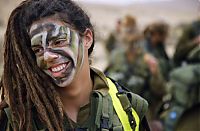 People & Humanity: army girls of israeli defense forces