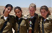 People & Humanity: army girls of israeli defense forces