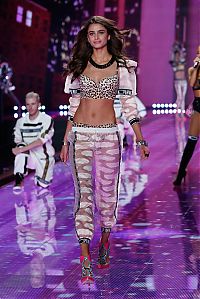 TopRq.com search results: 2015 Victoria's Secret Fashion show girl