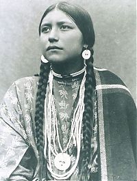 People & Humanity: native american girl