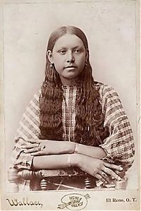 People & Humanity: native american girl