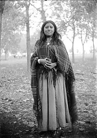 People & Humanity: native american girl