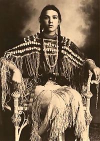 People & Humanity: native american girl