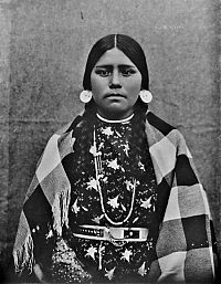 People & Humanity: native american girl