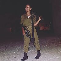 People & Humanity: army girls of israeli defense forces