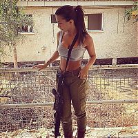 People & Humanity: army girls of israeli defense forces