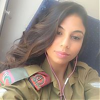 People & Humanity: army girls of israeli defense forces