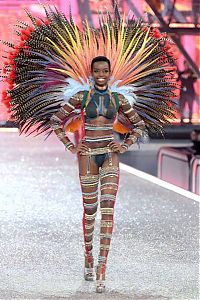 People & Humanity: 2016 Victoria's Secret Fashion show girl