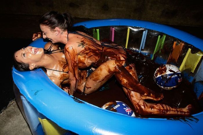 Chocolate fight in Australian pub