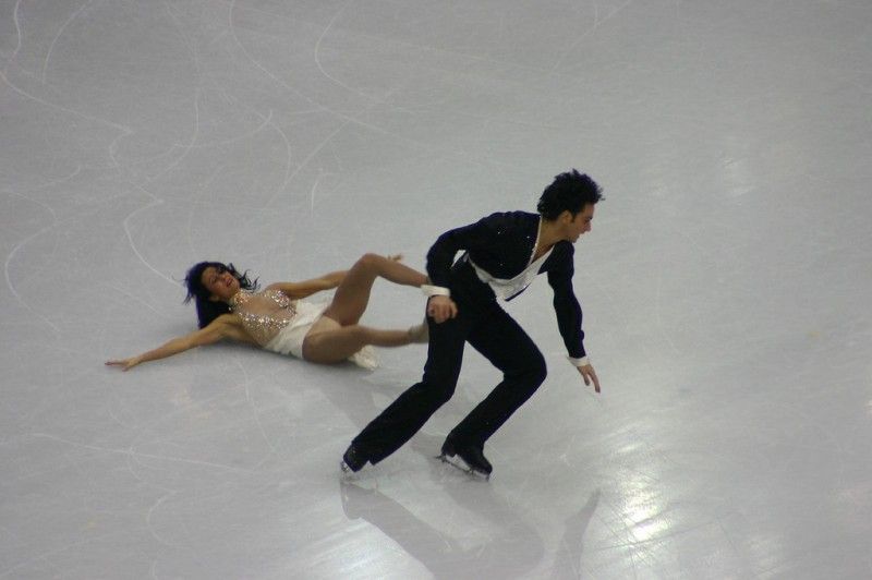 figure ice skating fall.
